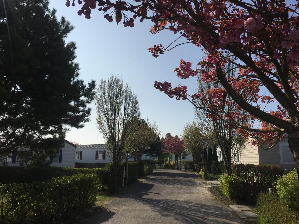 Verton Camping Caravaning Les Cerisiers Berck Sur Mer מראה חיצוני תמונה